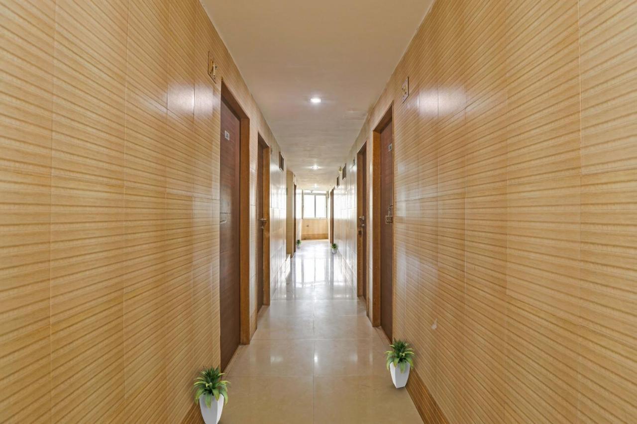 Oyo Flagship 80463 Hotel Mini Palace 바도다라 외부 사진