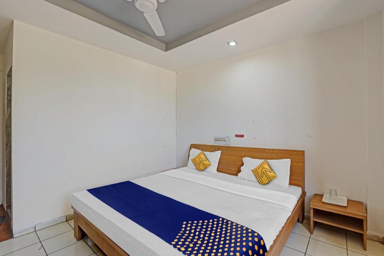 Oyo Flagship 80463 Hotel Mini Palace 바도다라 외부 사진