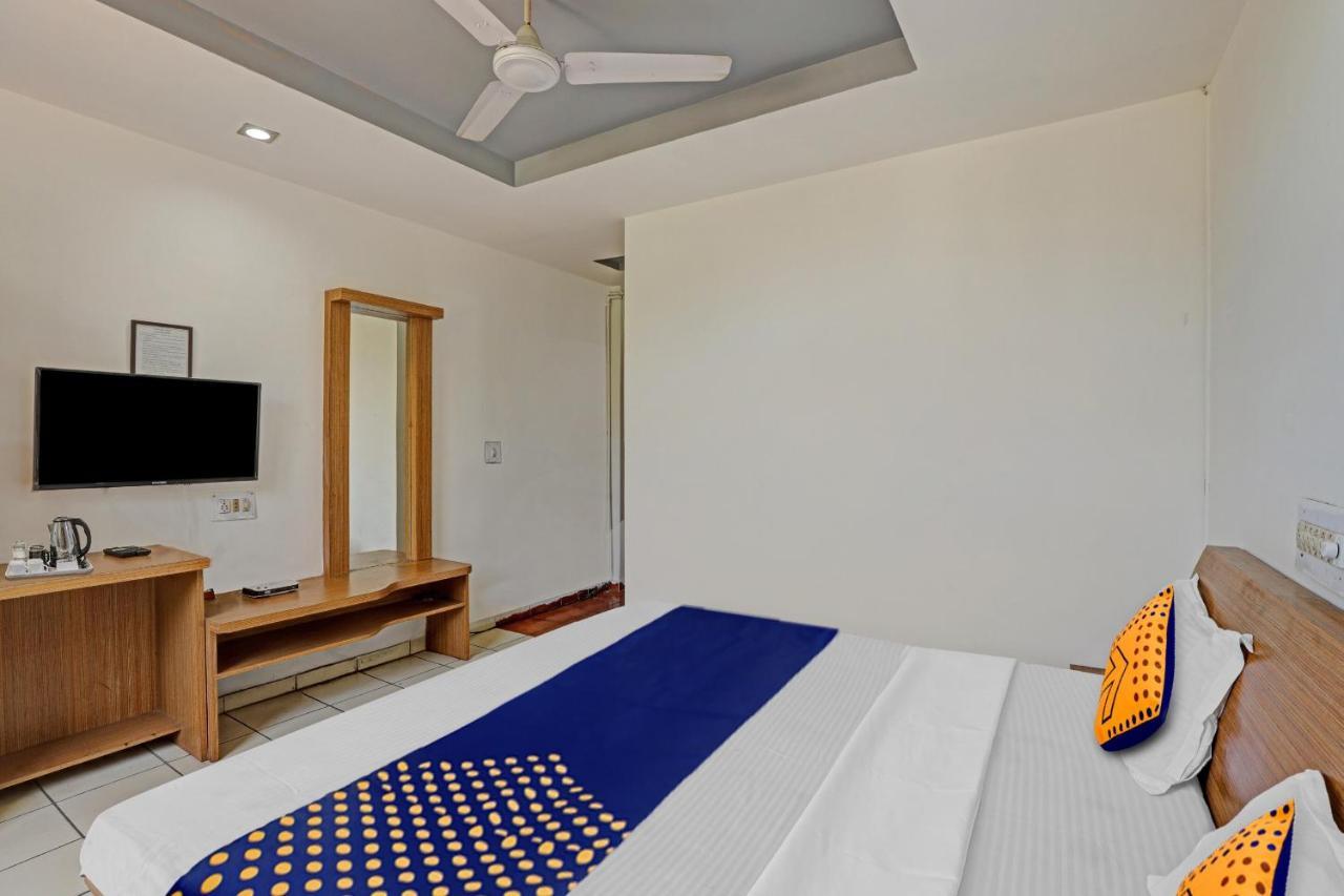 Oyo Flagship 80463 Hotel Mini Palace 바도다라 외부 사진