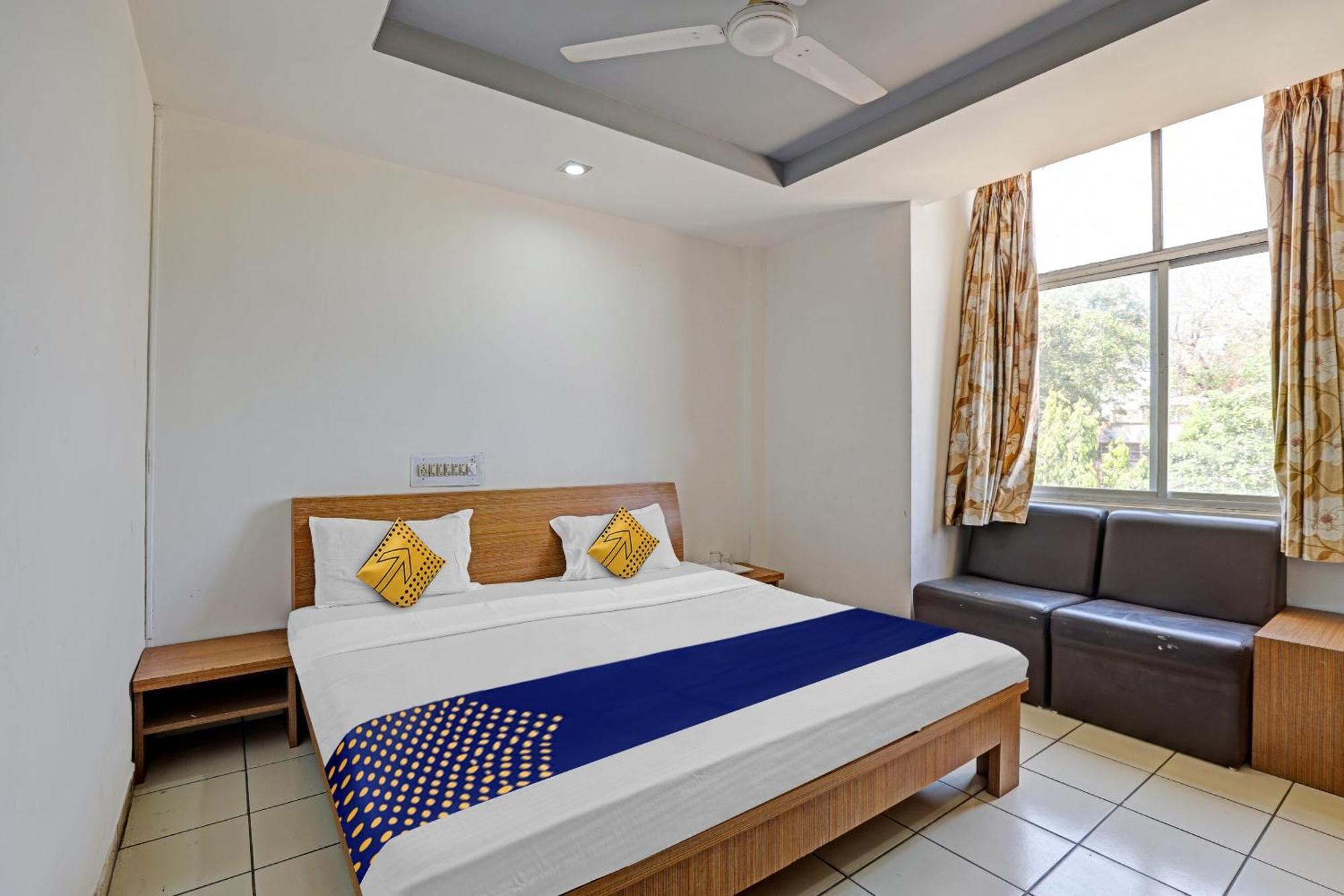 Oyo Flagship 80463 Hotel Mini Palace 바도다라 외부 사진